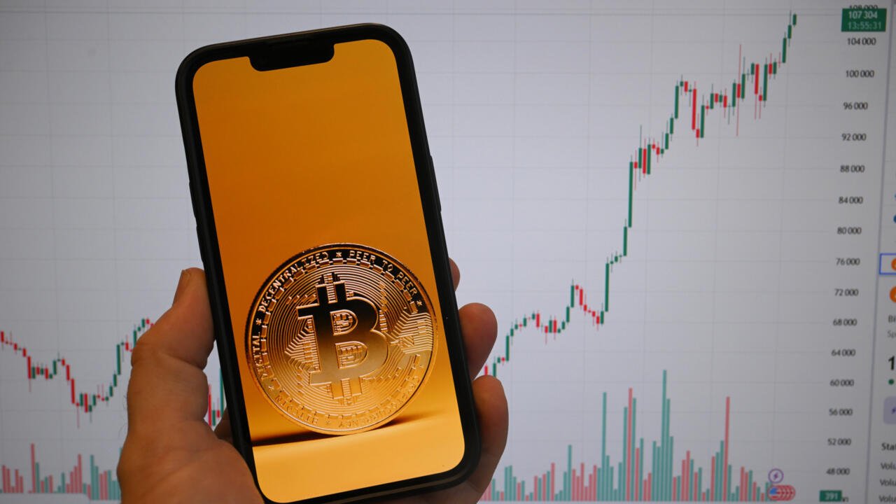 Bitcoin price chart rising toward $105,000 with bullish investor inflows